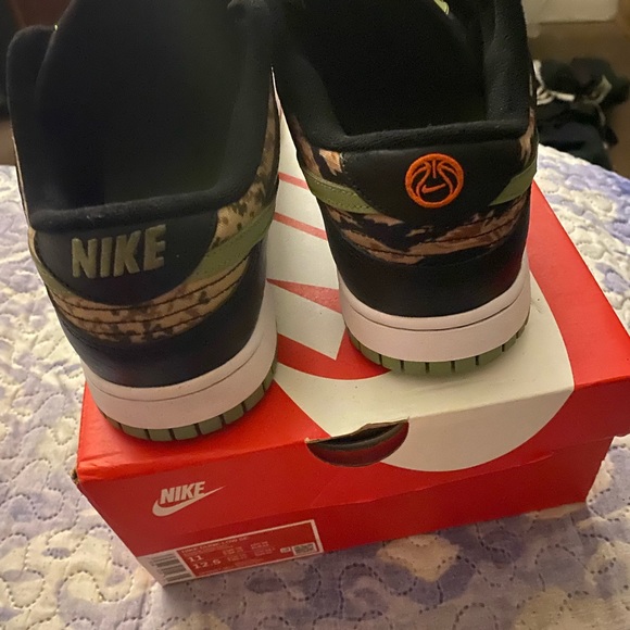 camo dunks stockx